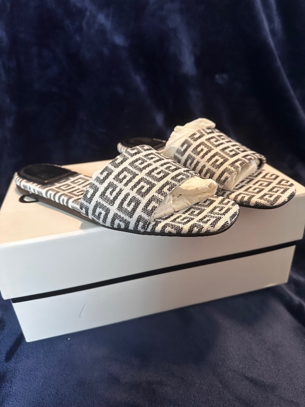 Givenchy 4G Monogram Slides Brand New Women’s Size 40 / US 9
